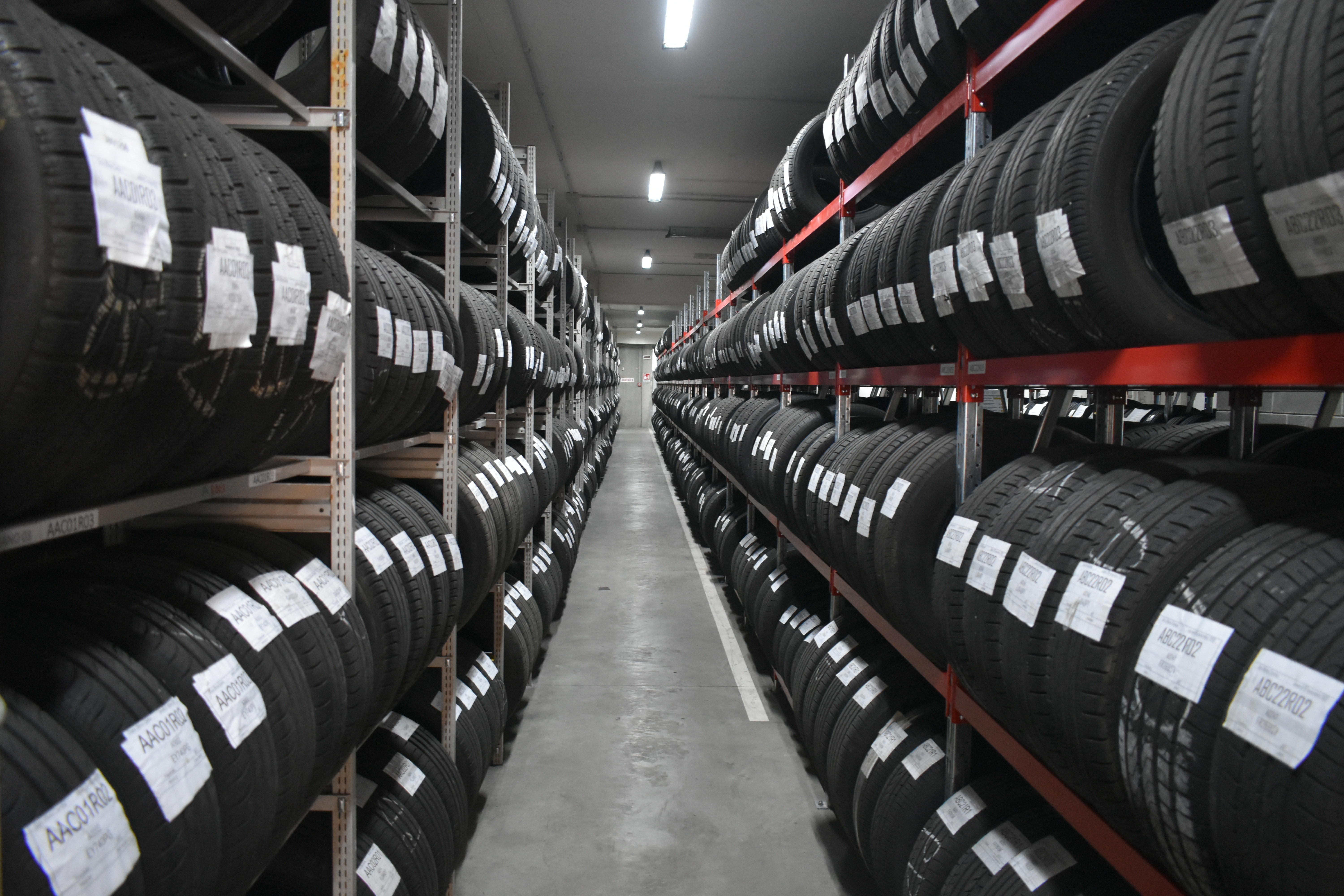 Deposito pneumatici Pneus Planet Store