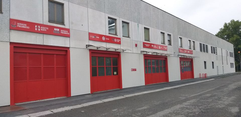 Facciata esterna Pneus Planet Store